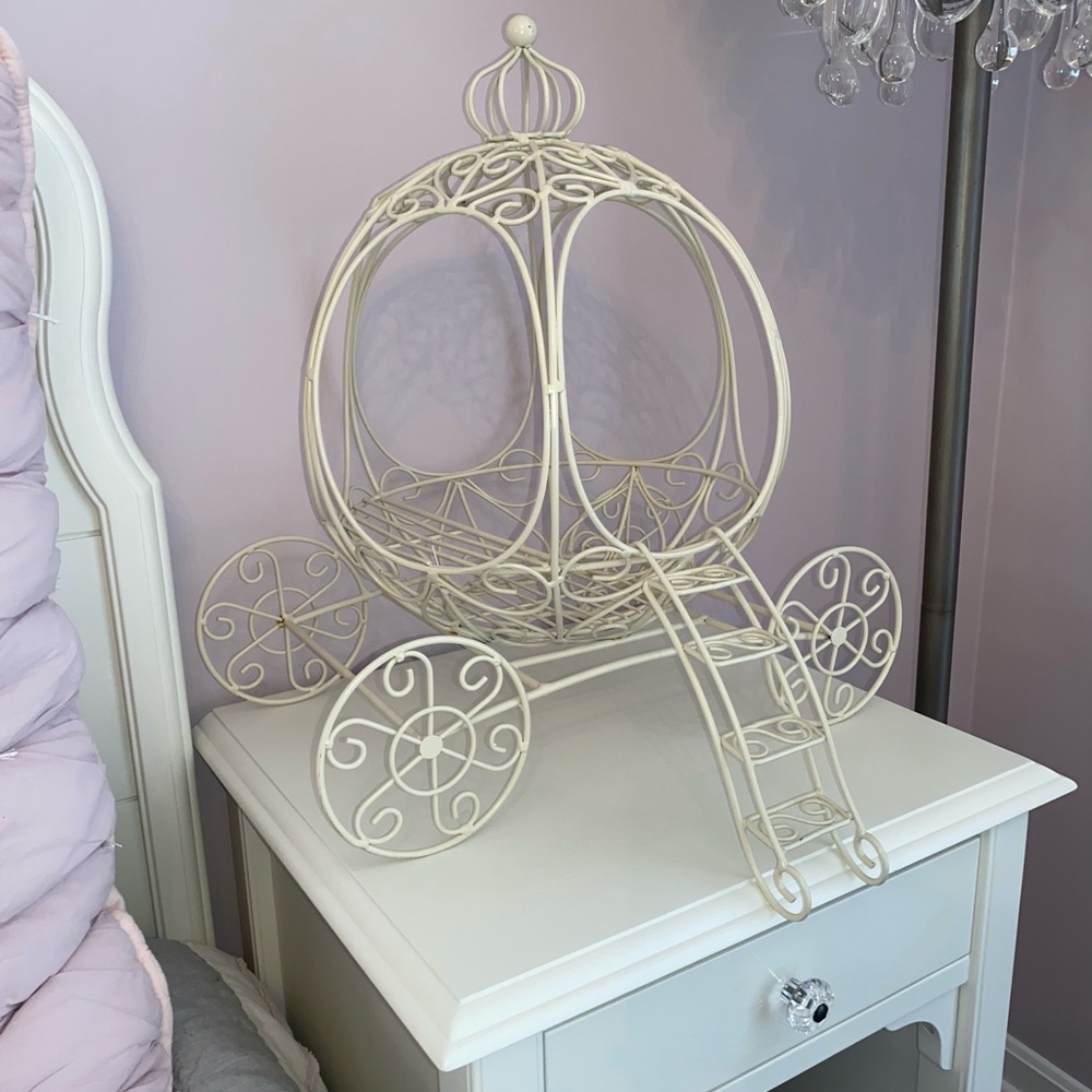 Decorative Off White Metal Swirl Disney Cinderella Carriage Girl’s Bedroom Decor